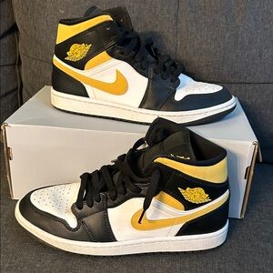 Nike Air Jordan 1 Mid, White Pollen Black